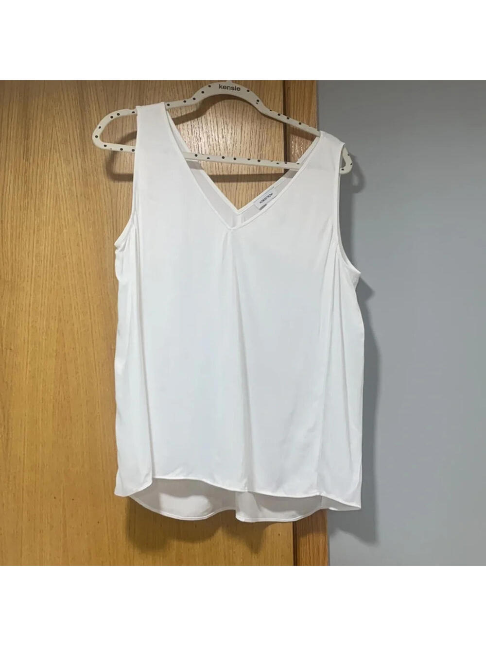 Nordstrom V-Neck Top in White - Size Large